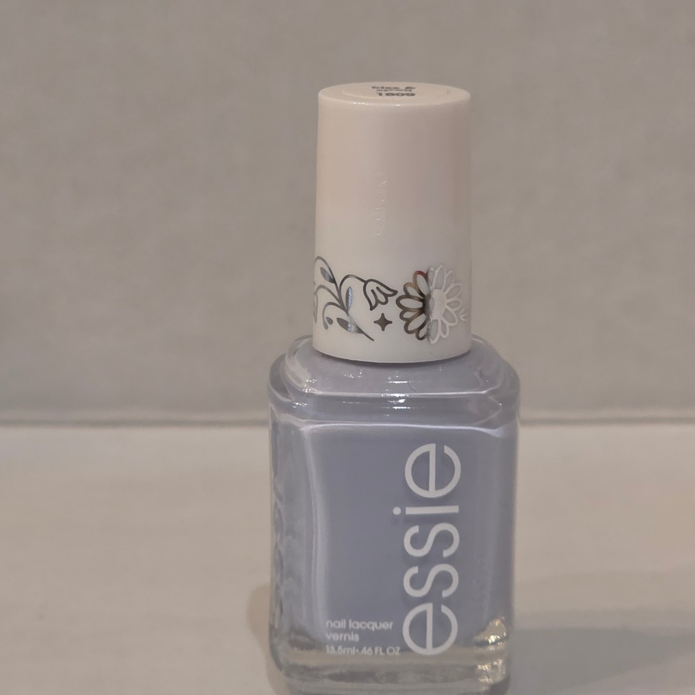 Essie Nail Lacquer Kiss & Spell 1809 Periwinkle Blue Floral Cap 0.46oz